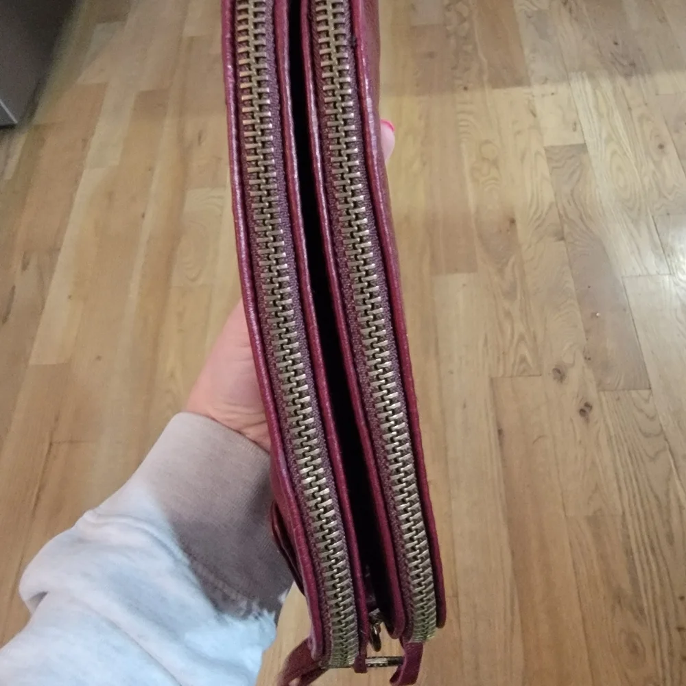 Wanderers Travel Co. Venetian Wristlet Wallet~Burgundy~Leather
